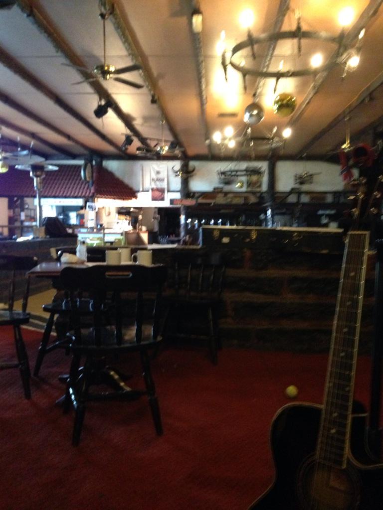 KT_Hurt13's tweet photo. Soundchecking @FortSanAntone #CountryMusic #lovelivemusic http://t.co/olnEKZjEFk