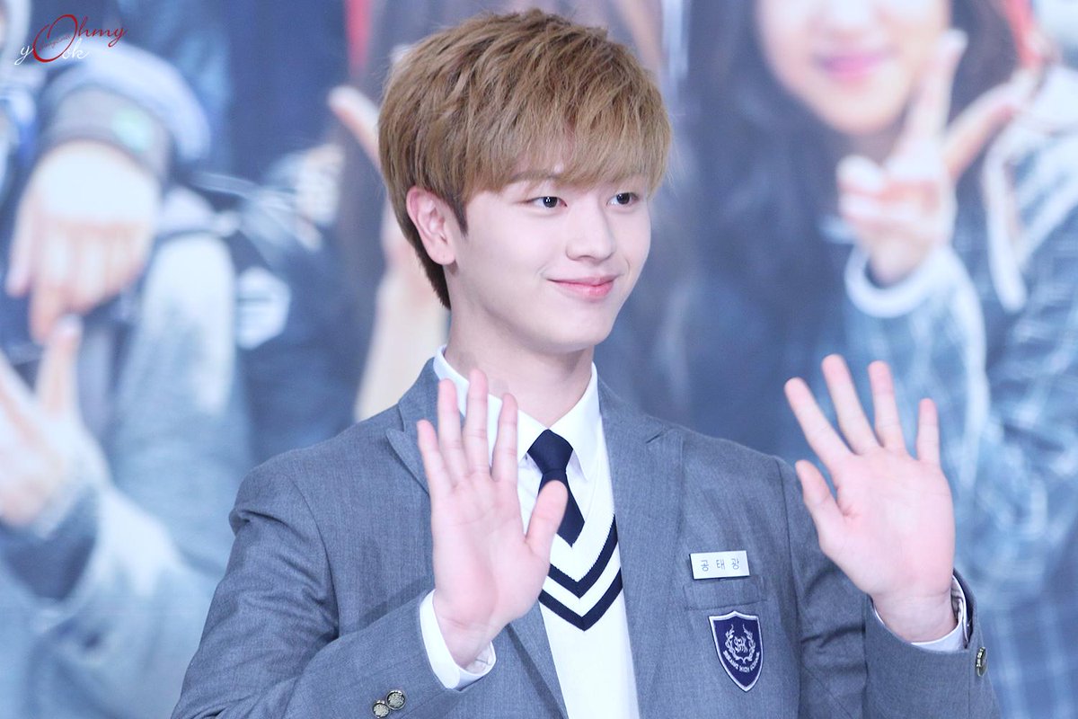 150422 후아유제작발표회 <a href="/BTOB_6SJ/">육성재</a> 모니터를 아무리 만져도 성재오빠가 느껴지지않아여T_T 
cfile1.uf.tistory.com/original/254E5…
cfile24.uf.tistory.com/original/254F3…