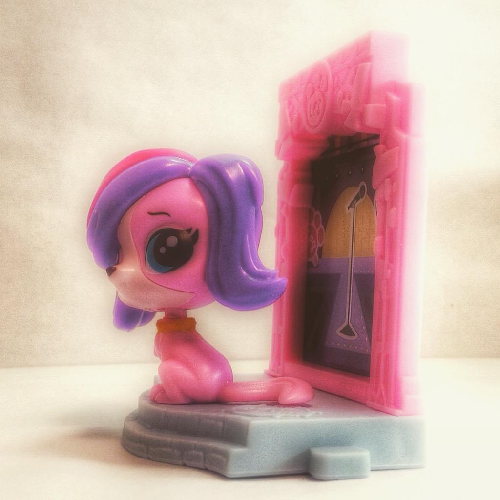 gameskinder's tweet photo. Welcome #McDonalds #HappyMeal #littlest #petshop  #littlestpetshop #littlestsister #littlestinker  #littlestlove http://t.co/C5XwyG9T22