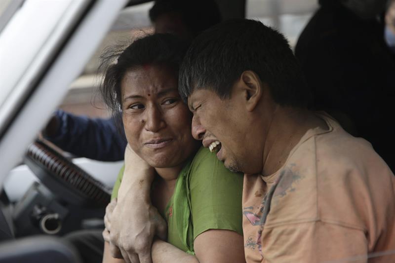 ChangeAgentSA's tweet photo. Death toll rises to at least 876 in earthquake that hit Nepal http://t.co/HIZmViMhpO
Praying for those affected!🙏 http://t.co/MB5bQtTZkB