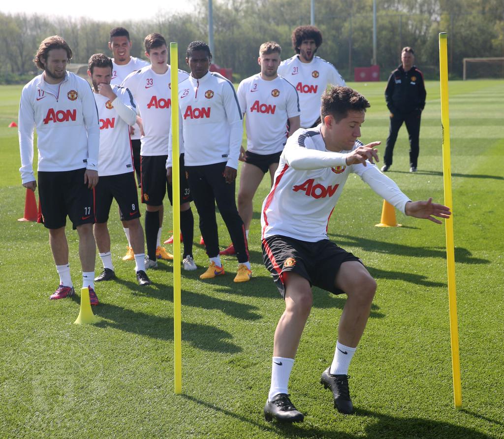 Ander herrera &amp; Juan Mata yg biasanya pake adidas predator, di training ini menggunakan prototype adidas predator