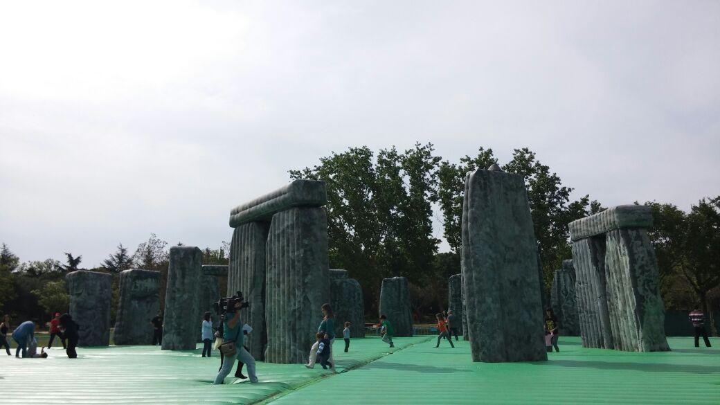 Rentilon's tweet image. #Sabiasque #Madrid acoge el mayor  #castillohinchable del mundo? 12 motores inflan en 3 mins → goo.gl/gaUQFu