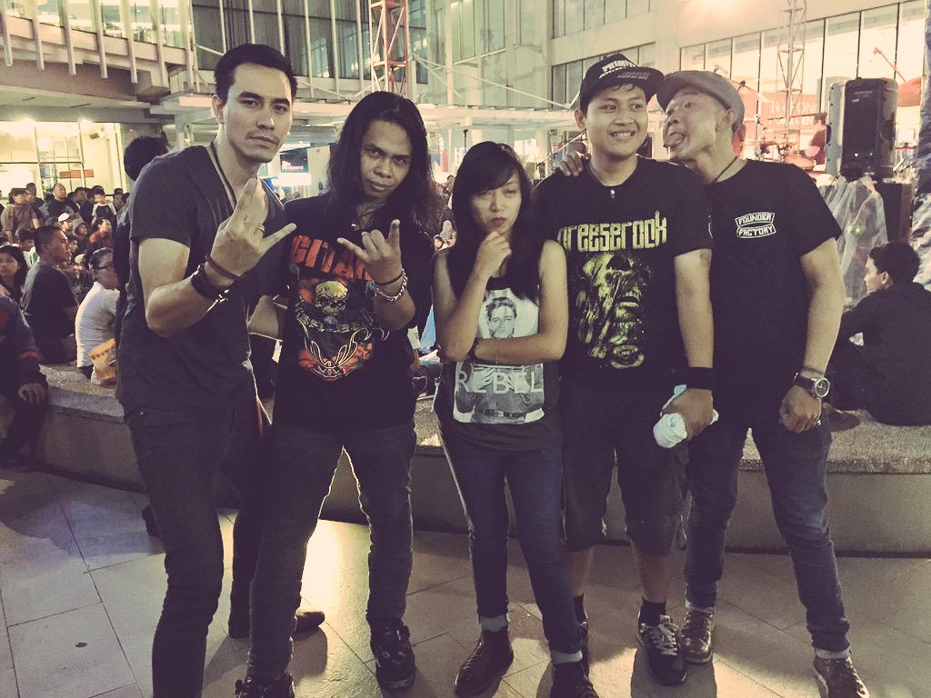 <a href="/dbandhits/">d'bandhits!</a> di backstage beres manggung di #GitaranSore <a href="/GitarPlus/">GitarPlus magazine</a> <a href="/Pupun_Dudiyawan/">Pupun Kapten Dudiyawan</a> <a href="/bimantararagil/">bimantara</a>