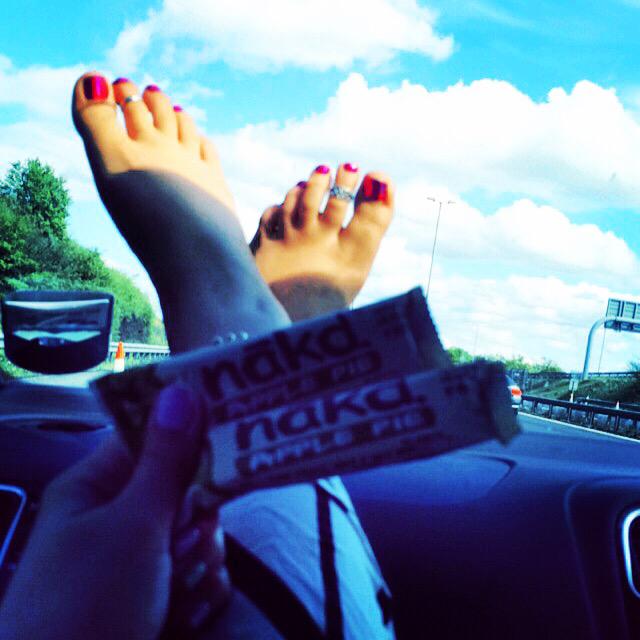 lauraamy_p's tweet photo. @ThomIPhillips #Gatwickbound #holidaytiiime #applepiebars #nakd #minxpedi #holidayfeet #sunshine 🚕✈️🍏🍫⛅️👣💅👌 x http://t.co/Pu5Vblsf7r