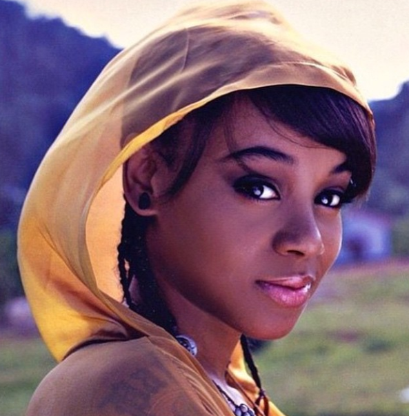 Power1051's tweet photo. Remembering Left Eye on the 13th anniversary of her death 🙏 #lefteye #lisalopes http://t.co/gT3v4EzHA3
