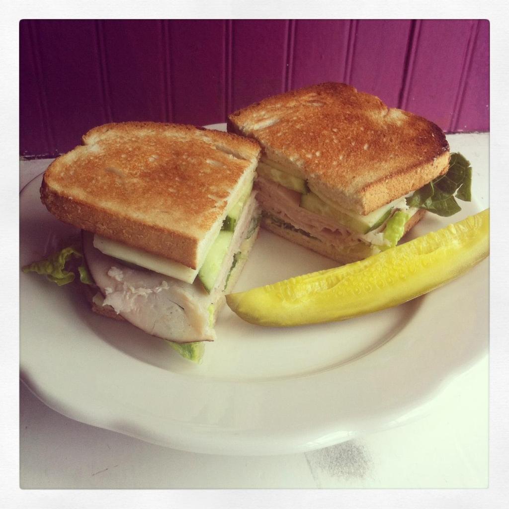 amysplaceri's tweet photo. Get healthy Provy. "I like it like that". Turkey, cheddar, cucs, lettuce, tomato, and honey mustard. Patio is open. http://t.co/rCjwj9GcNU