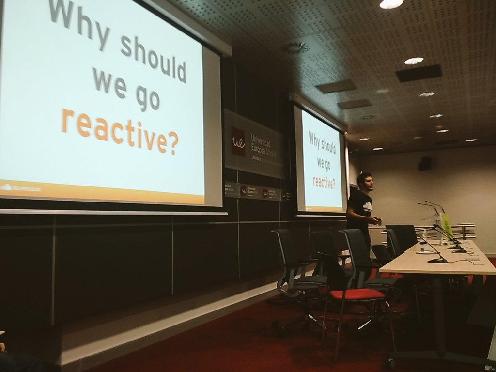 raulraja's tweet image. The great @fernando_cejas showing us the importance of going #Reactive and how they use #JavaRX at @SoundCloud