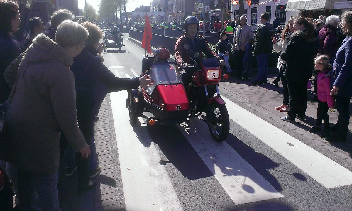 Wijkkoningshof's tweet photo. Een van de vaste jaarlijkse hoogtepunten in PN: terugkomst van #beatrixrun! http://t.co/EZg80RT42m