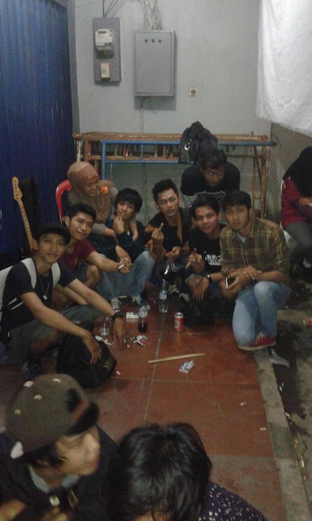 Kami datang untuk menghadang para pedagang tahu sumedang <a href="/HitNRunCAMP/">Hit and Run</a>