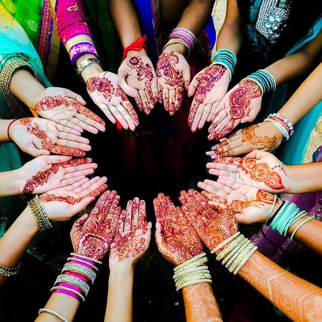 Mark_Gounden's tweet photo. Mehndi circle #Mehndi #wedding #weddingweekend #hurdee #hands #nightbefore #circle http://t.co/CAXYHWXBz9 http://t.co/UDC52eiQSJ