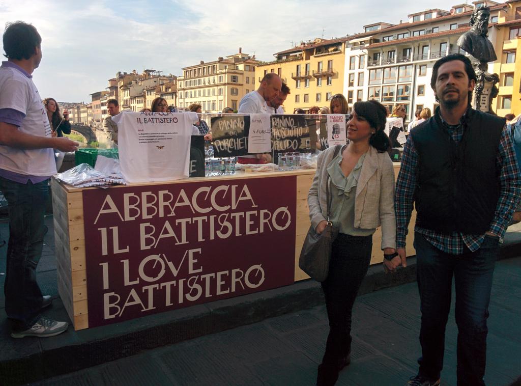 pcflorence's tweet photo. #abbracciailbattistero @Battistero16_04 with 5 euros for a sandwich you will help the restoration of our #baptistery http://t.co/TC51IbookH