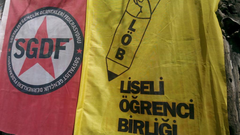 lobankara's tweet photo. Bugün Kızılayda stant açılarak 1 Mayısa çağrı yapıldı. http://t.co/q5DZxZAzNO