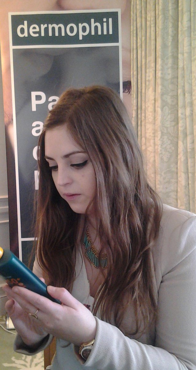 @Misskren31 découvre en avant-première notre nouveau spray solaire pour le corps !  <a href="/easypara/">Easypara</a> #EFP15