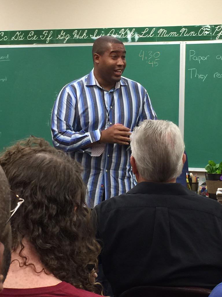 LarryShrodes's tweet photo. I had the privilege of being Lee Thomas's youth pastor when he was a teen.  He is speaking here @ #MoMen15 #proud http://t.co/7T0WxoLfEj