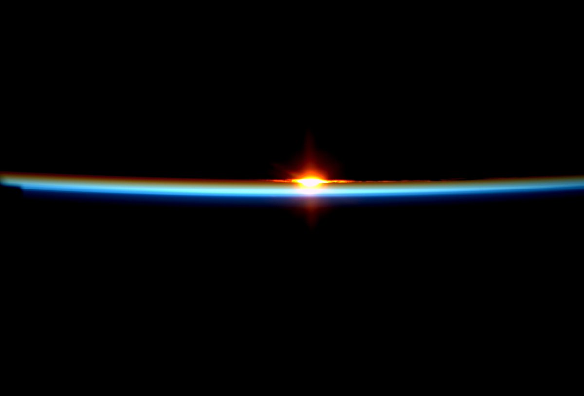AstroSamantha's tweet photo. Buon #25aprile Italia! http://t.co/URiscApa1e