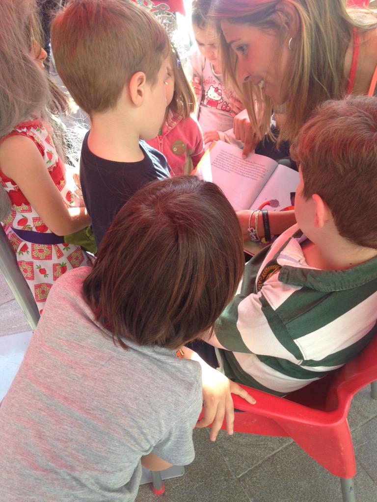 GranadaFamily1's tweet photo. Enhorabuena @ferialibrograna !! Genial esta edición !! La estamos disfrutando a tope !! #FLG15 #Granada http://t.co/Y5n42WWpbx