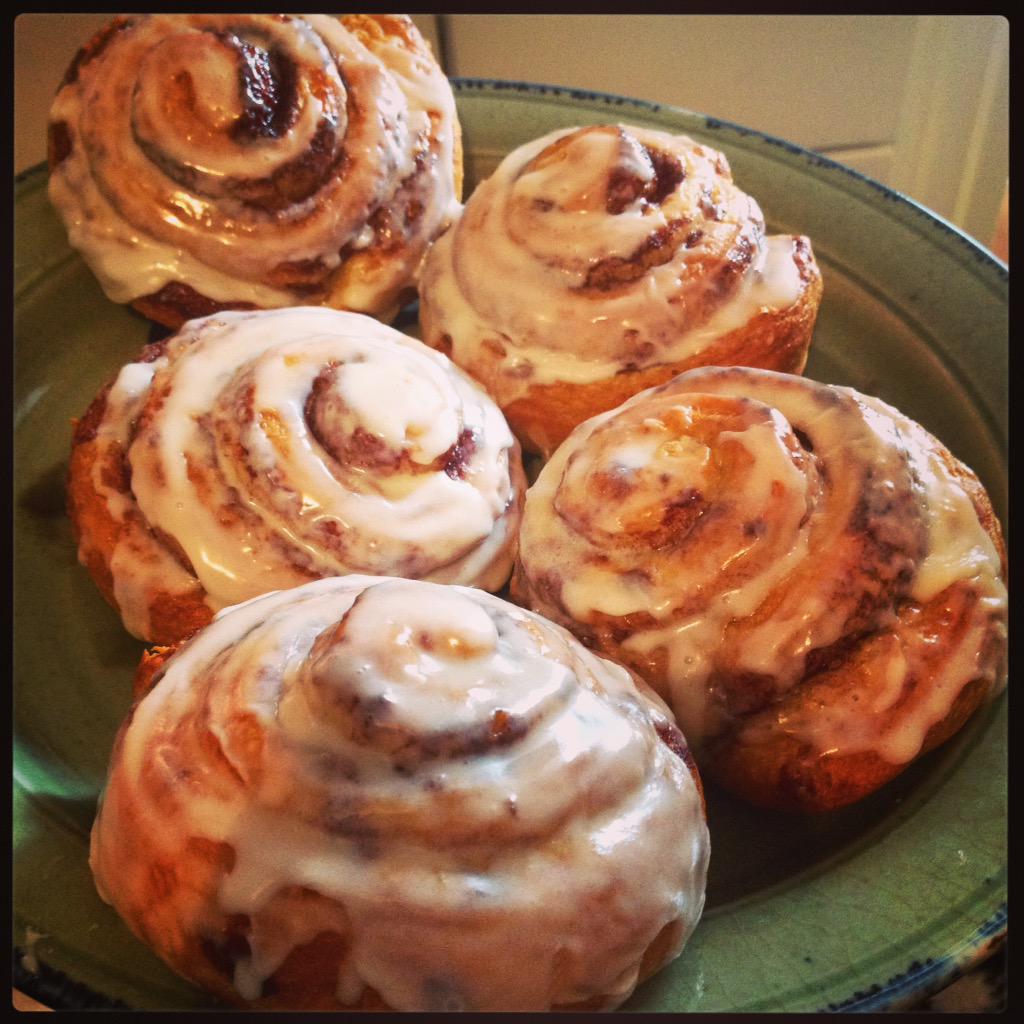 queenemily84's tweet photo. @latelateshow on holiday in Montreal having home made Cinnabons for breakfast inspired by James Corden! Yummy! http://t.co/V1bOc9T0va