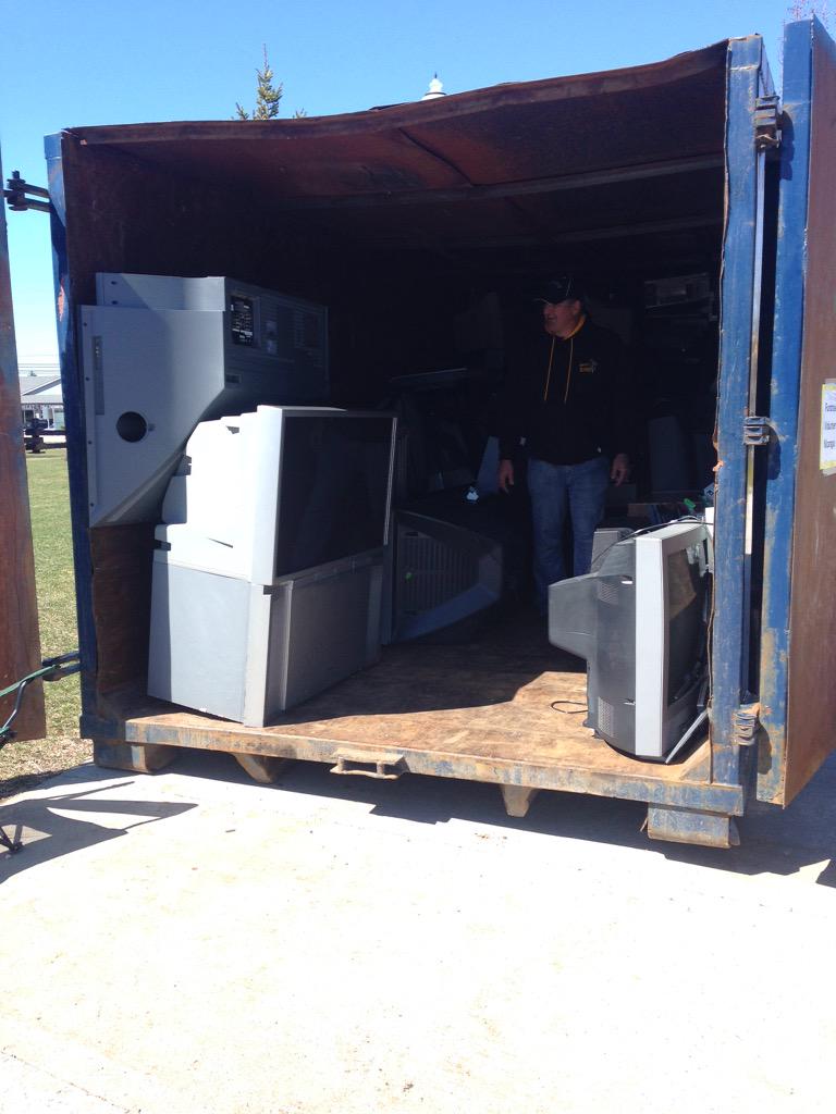 LSSinteract's tweet image. Come support our Nicaragua trip and get rid of your old electronics at our E-Waste going on right now until 3!