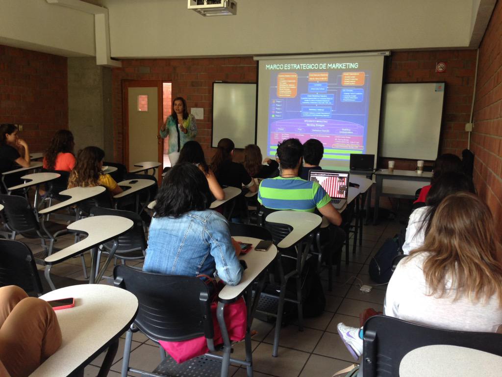 Hoy nos visita Marjorie Castillo, de Peñafiel, a platicar sobre el día-día de la relación agencia-cliente... Gracias!