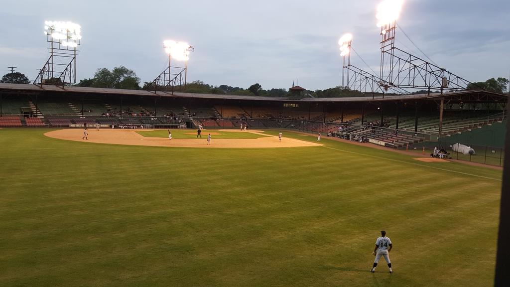 ellication's tweet photo. #DiamondClassic15 https://t.co/rtWyq05uvv @BhamDiamondBall 3pm today. #hbcusports http://t.co/fka6cwJCXf