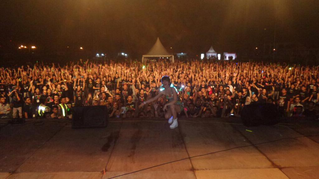 unaputri's tweet photo. Thank you GLOW RUN - Palangka Raya @GlowRun_PKY !! http://t.co/jVQljCuiwH