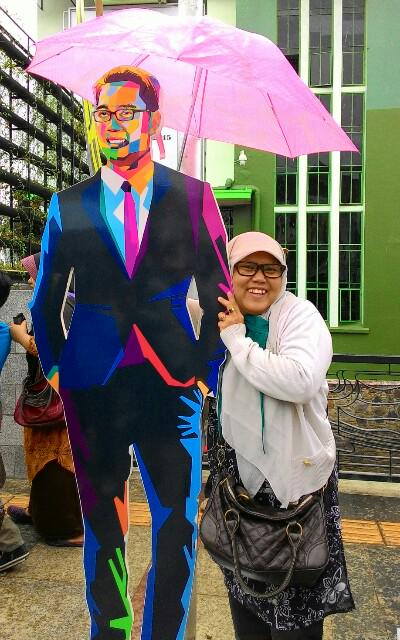 Karunya kang emil bilih te raraos saurna pa nuju hujan janten dipayungan ku mamah abdi:D <a href="/ridwankamil/">Ridwan Kamil</a>