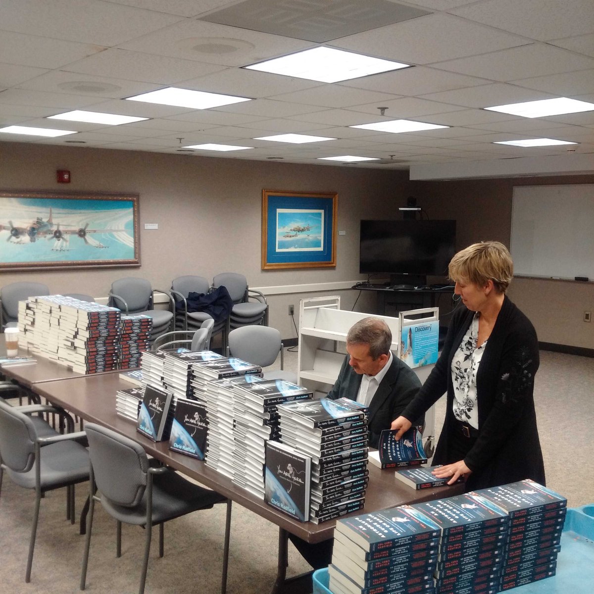 Chris Hadfield tweet media