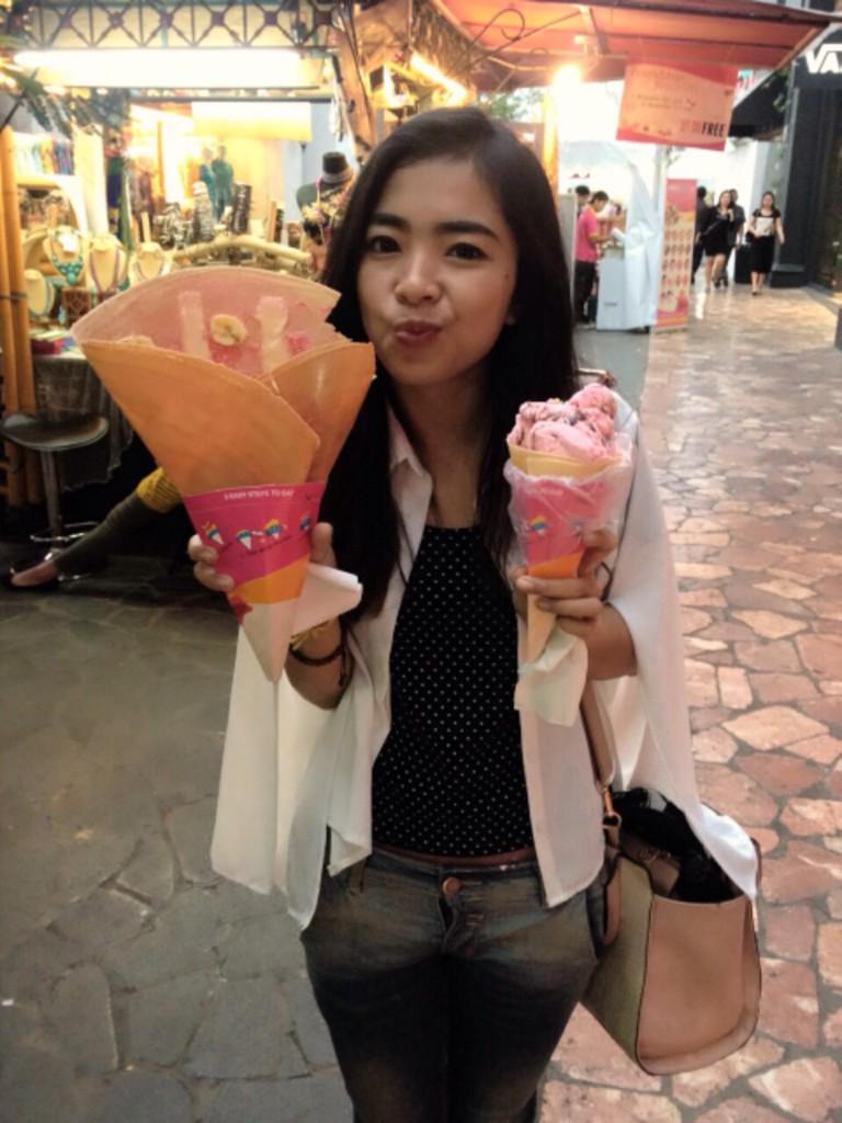 ViviVijaya's tweet photo. #crepesignature #pvj #kulinerbandung http://t.co/QNpVC7AoxY