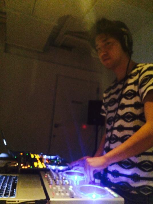 Bananasessionja's tweet photo. OpenDJはLくんです！笑 http://t.co/FVxLzf7pOW