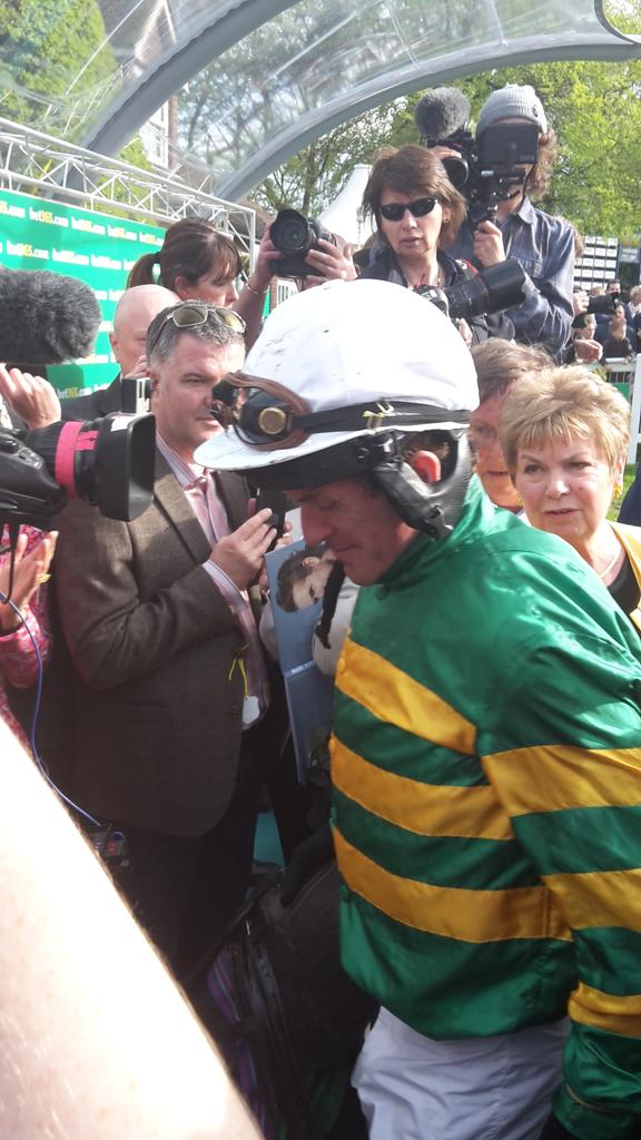 Sandownpark's tweet photo. AP McCoy returns to the dressing room. Farewell, Champ. http://t.co/CUMsg3fYa5