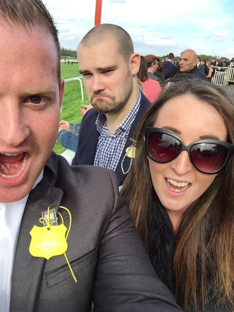 AliBurr's tweet photo. Day out at the races! 🐴🐴#bet365Finale @Sandownpark http://t.co/6JwzclsBY3