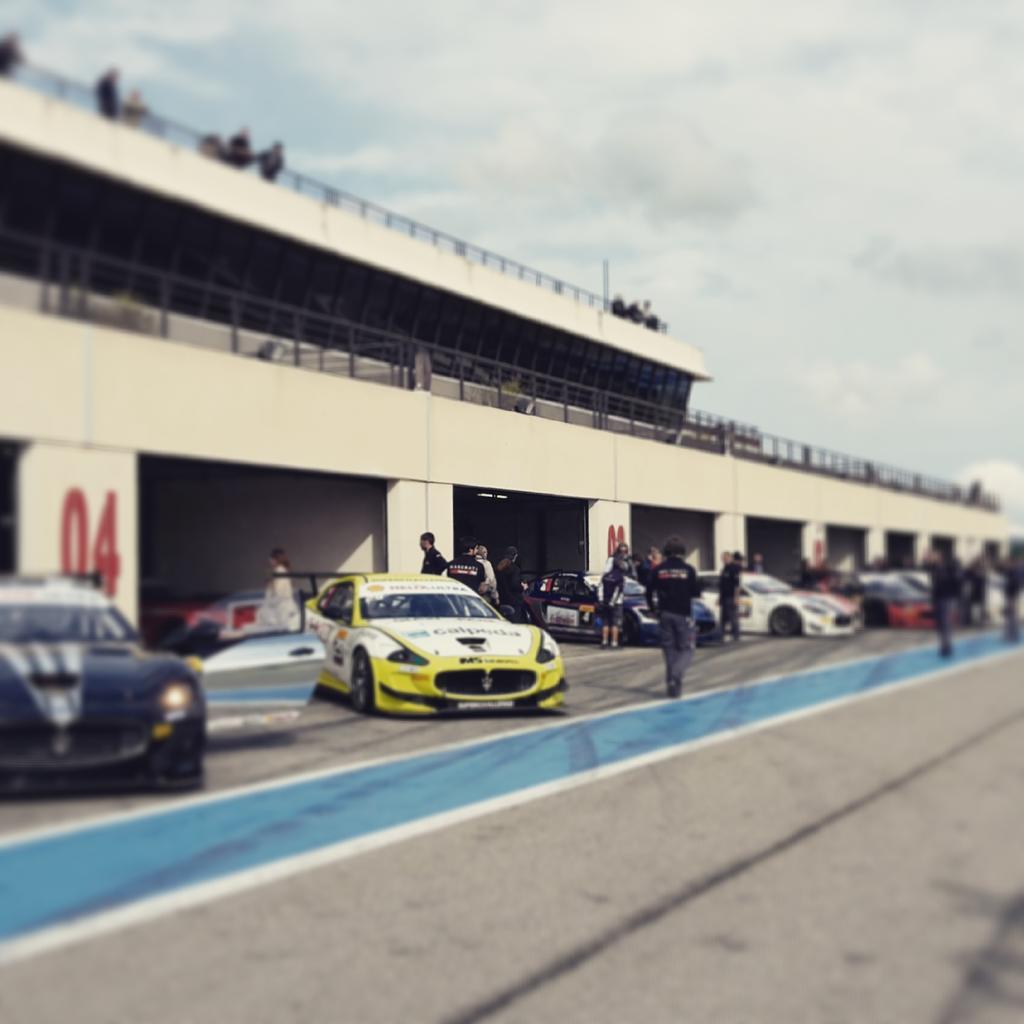 rita_dag's tweet photo. Almost ready to go! #MaseratiTrofeo 2015 first race! Let's rock! #SensingSpeed http://t.co/0lJXGRxMta
