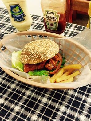 tikis_grill's tweet photo. Tus alitas hechas hamburguesas #delideli #bufalo #BBQ #tikis_grill http://t.co/jxZTC32P1D