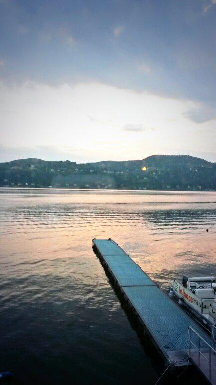IsaMerli's tweet photo. Forse non vedi ciò che hai davanti a te. #pictures #Fotos #lake #Angera http://t.co/8xQasA976I