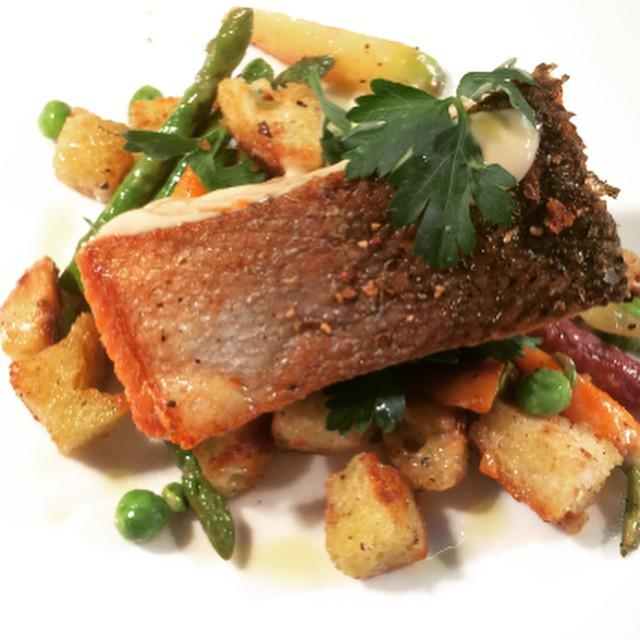 figgirl's tweet photo. On the cafe's menu tonite - grilled salmon!!! First of the season #platsdujour #figcafe #e… http://t.co/MwAP3XqQe9 http://t.co/qunchGS497
