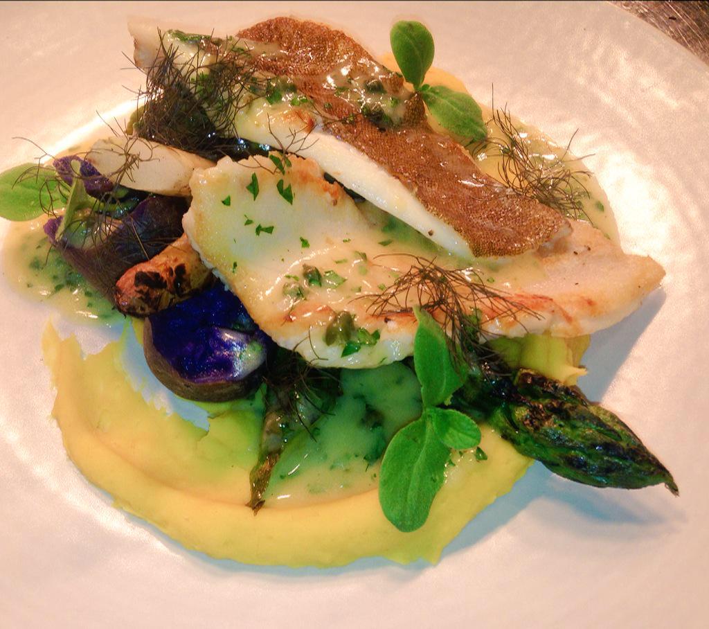 JonesShoreditch's tweet photo. Yum! Delicious and pretty fish special 😃 #lemonsole #jonesfamilyproject #weloveourchefs http://t.co/Y24dj3L0ja