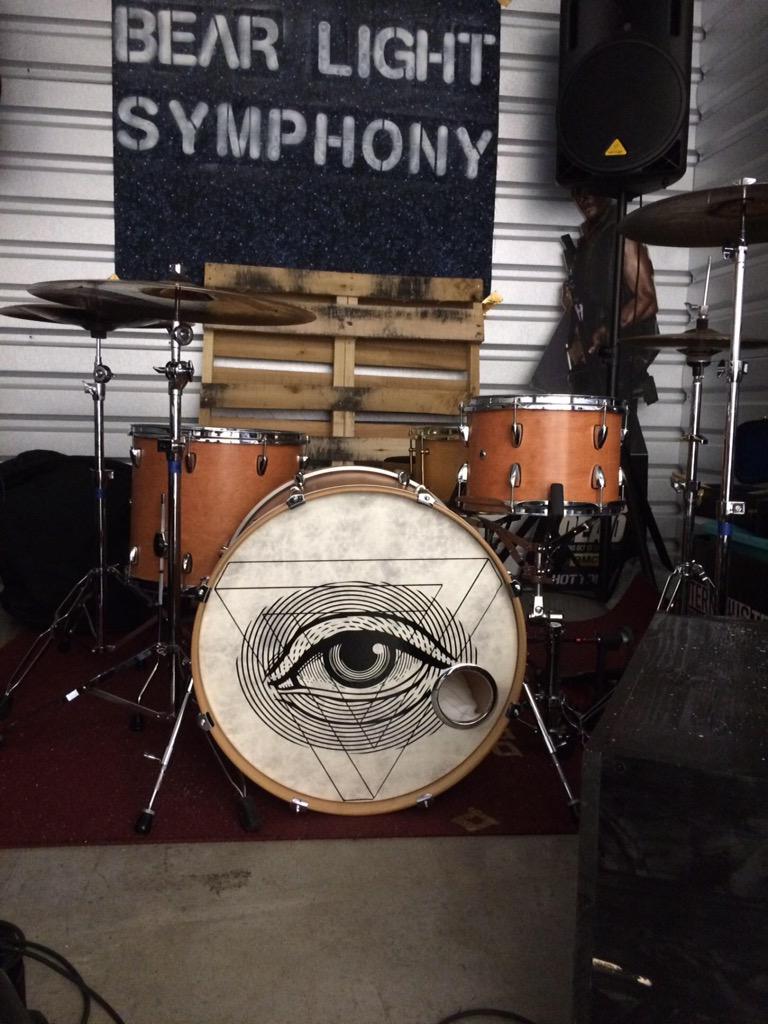 BearLightSymph's tweet image. Nick has a new kick design
Thank you, Alex Hartman, for the dope decal
#TheEye #kickdesign #drummerlove