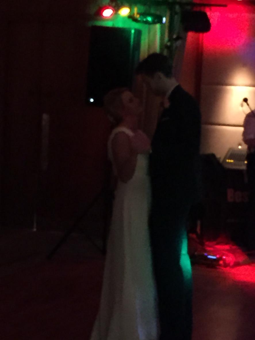LizDempsey0101's tweet photo. #dunne&amp;dusted .. Bride and groom http://t.co/VjyRC6PfOP