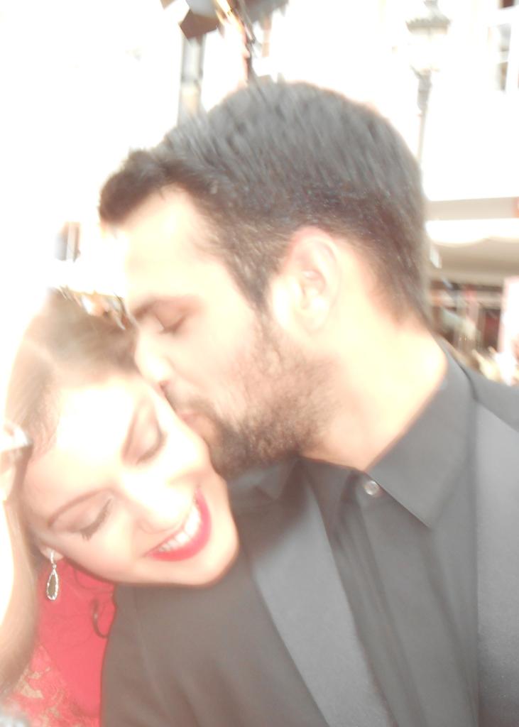 Princesa_Hiba's tweet photo. "@MuyFanDelCine Fotito de hoy @HibaAbouk y @Jesus_Castro_5 Guapoos! http://t.co/9xKY7LXZoO" http://t.co/We0IMo3L8c