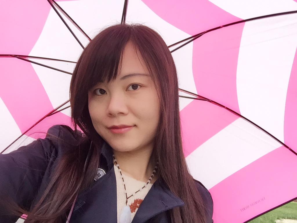 Elizabeth0826's tweet photo. @VictoriasSecret The umbrella! http://t.co/k8hsNjfGpl
