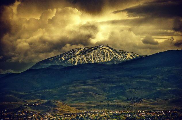 BigLittleReno's tweet photo. Rain clouds over Roses. #BiggestLittleCity by @pi3.14159265 http://t.co/8PWWDeI9RO