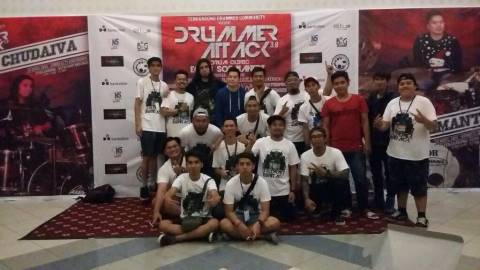 nikoodierosss's tweet photo. Terima kasih bunda @ritawow_1973 sudah mensupport event DRUMMER ATTACK 3.0! http://t.co/W4MfdAlB6f