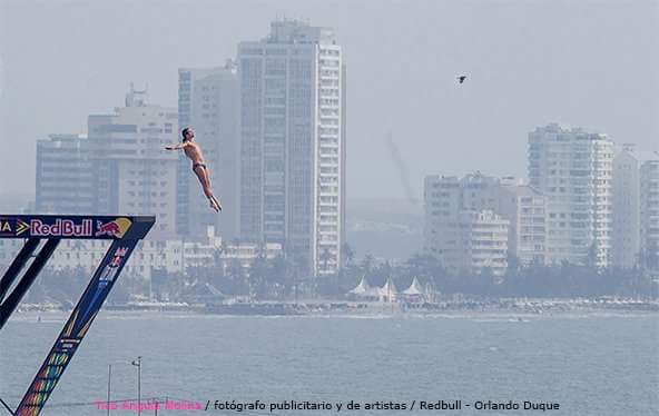 TicoAnguloM's tweet photo. Levitando @orlandoduque en #CartagenaConAlas #redbullfreestyle #Cartagena http://t.co/1IBRjPLNyc