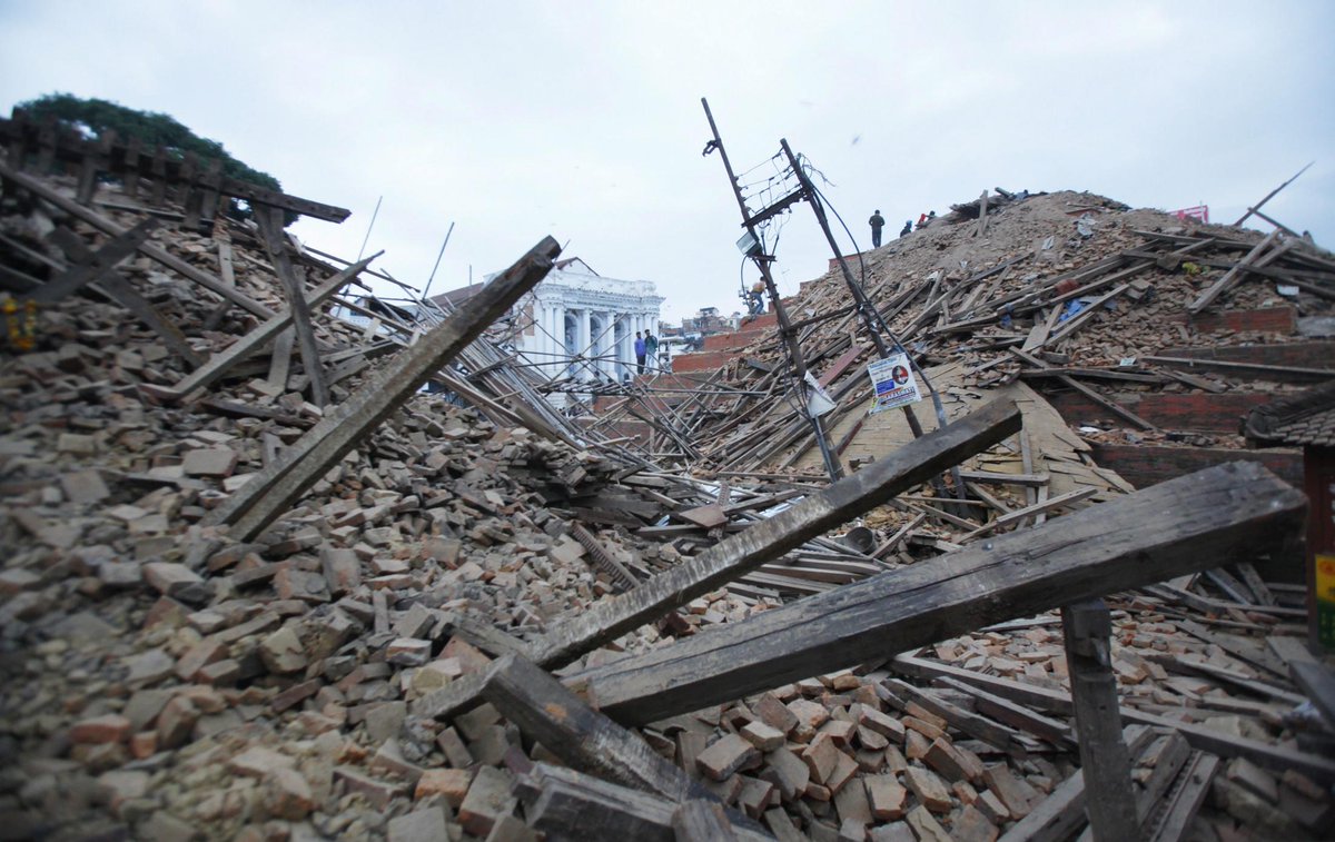 haaretzcom's tweet image. 250 Israelis in Nepal have yet to make contact, Foreign Minister Lieberman says htz.li/2fO