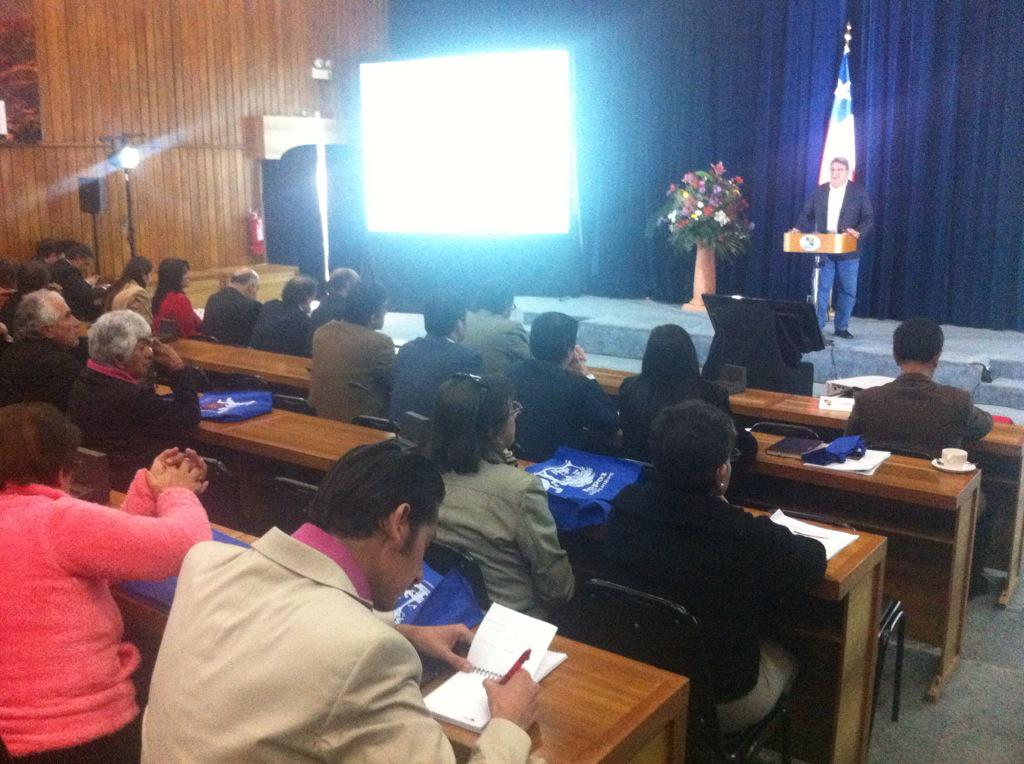 SeremiSalud_Coq's tweet photo. Continúan las exposiciones en #cuentaintendenta ahora conclusiones sobre la ruralidad http://t.co/VJg3u4PFqd