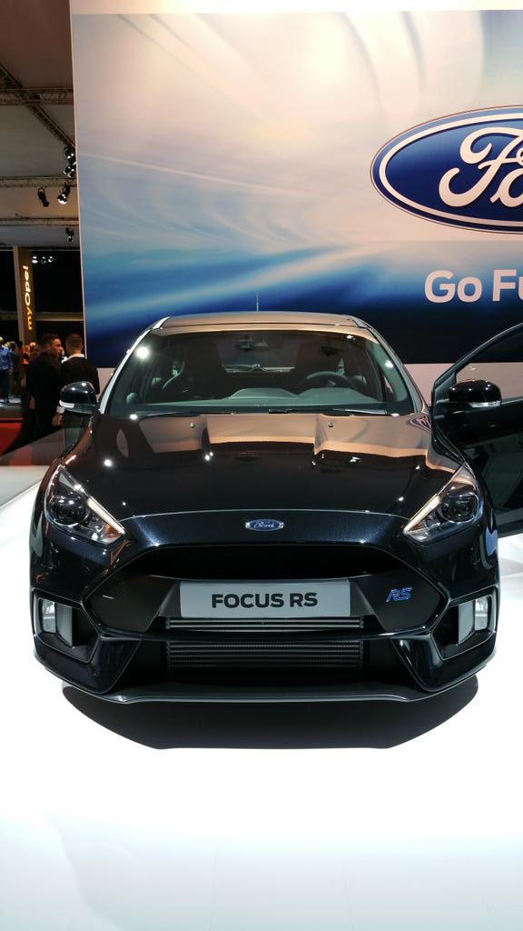 TimvanderLeeden's tweet photo. Whoei! Die wil ik (L) new #ford #focus #rs http://t.co/0q5t3Rlq6O