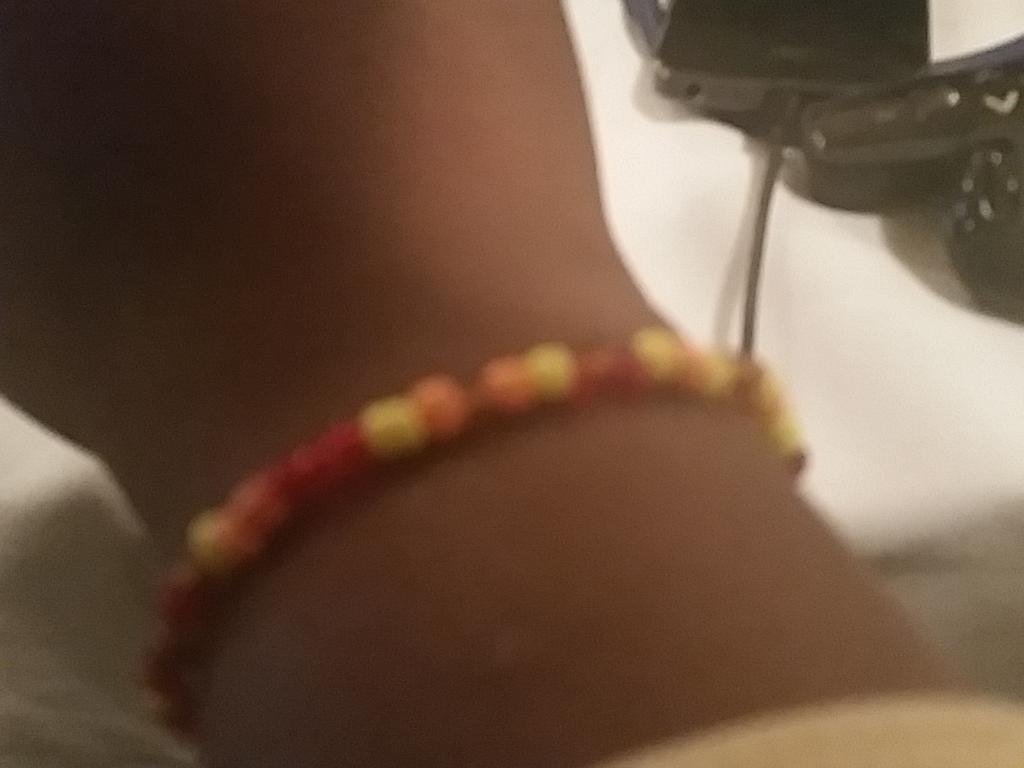 TaeyaMajeed's tweet photo. Buy a bracelet to support change #WorldMalariaDay #nandos #lbsabs http://t.co/Y5Lc4G9YMz