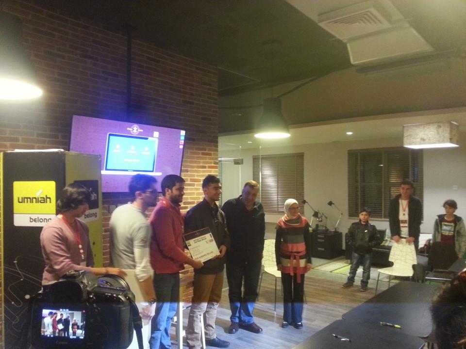 LaRolitta's tweet photo. 2nd place @RedTroops #JoHack @Umniah #thetankjo http://t.co/Qrl2GoHhx0