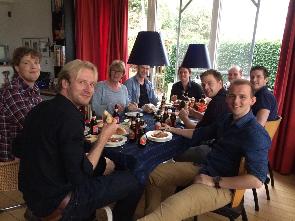 Martenl88's tweet photo. Voorbereiding treffen voor vanavond! 😃 http://t.co/yulphZRuF8