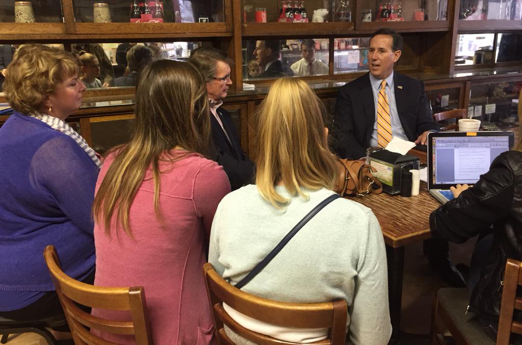 TeamSantorumIA's tweet image. Today in Indianola, Rick Santorum sits down with supporters! @RickSantorum #iapolitics